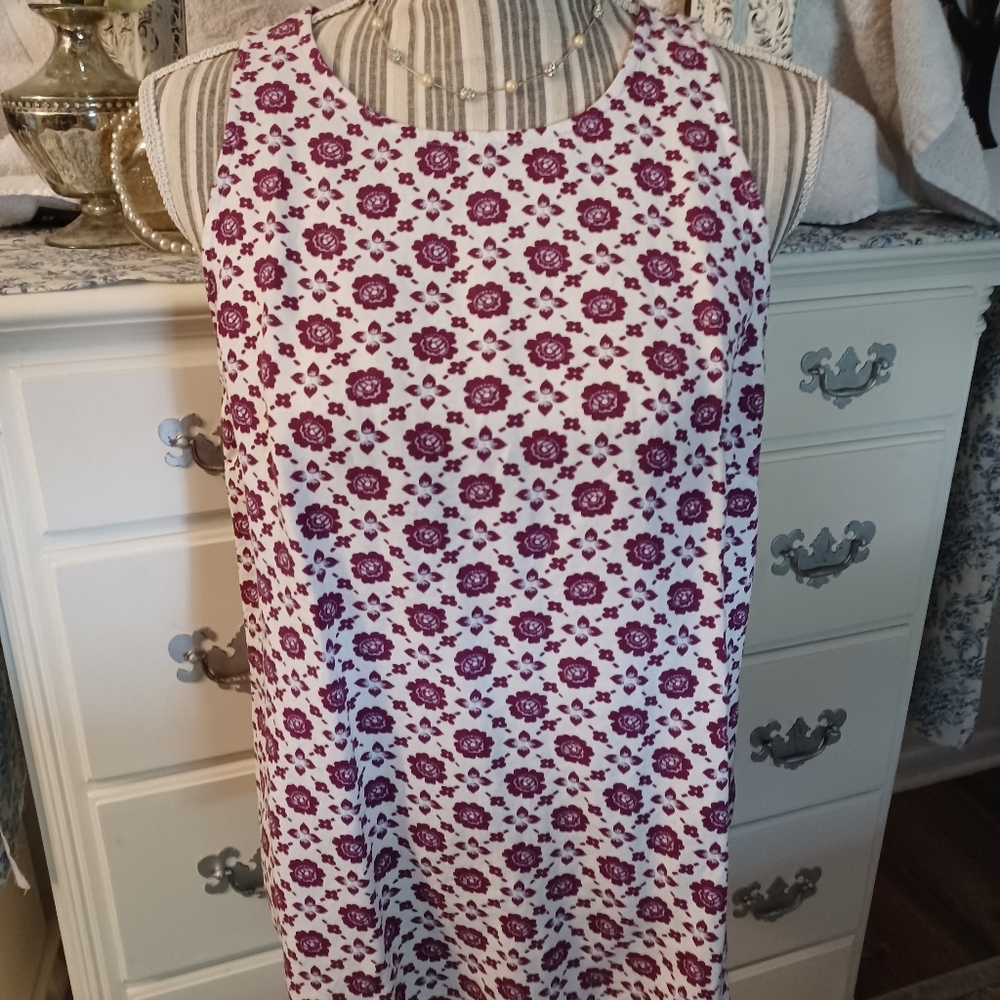 Ann Taylor size PM, burgundy and cream floral, sleeveless, button up back blouse